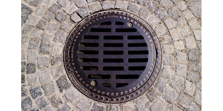 Szambo a system kanalizacyjny - jakie są różnice, wady i zalety obu rozwiązań?